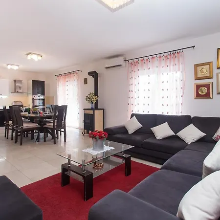 Tomic Villa